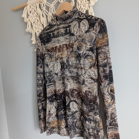 Elegant Swirl Pattern Long Sleeve Blouse - Picture 2 of 6